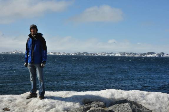 Aproveitando a bela tarde de Nuuk, capital da Groelândia, para caminhar pela cidade